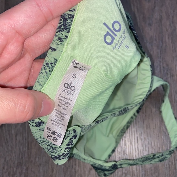 Alo Yoga Vapor Snakeskin Bra. Green size S - Picture 3 of 5